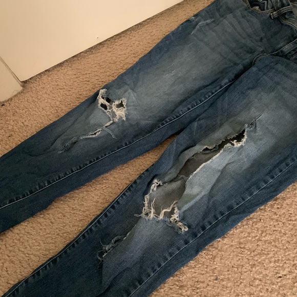 American Rag Distressed Jeans size 9 - Picture 2 of 8